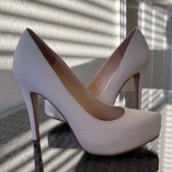Jessica Simpson heels - Picture 1 of 7